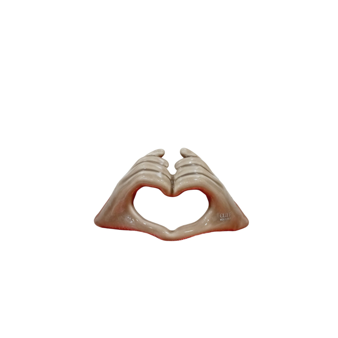 Mani love tortora
